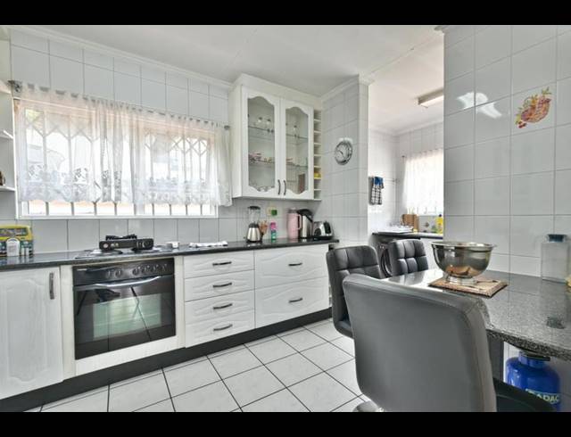 3 BEDROOM HOUSE FOR SALE IN KENSINGTON